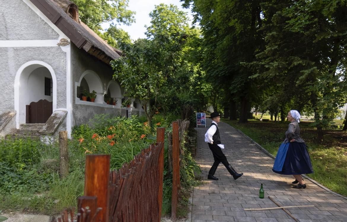 Megnyitó - népi tánc