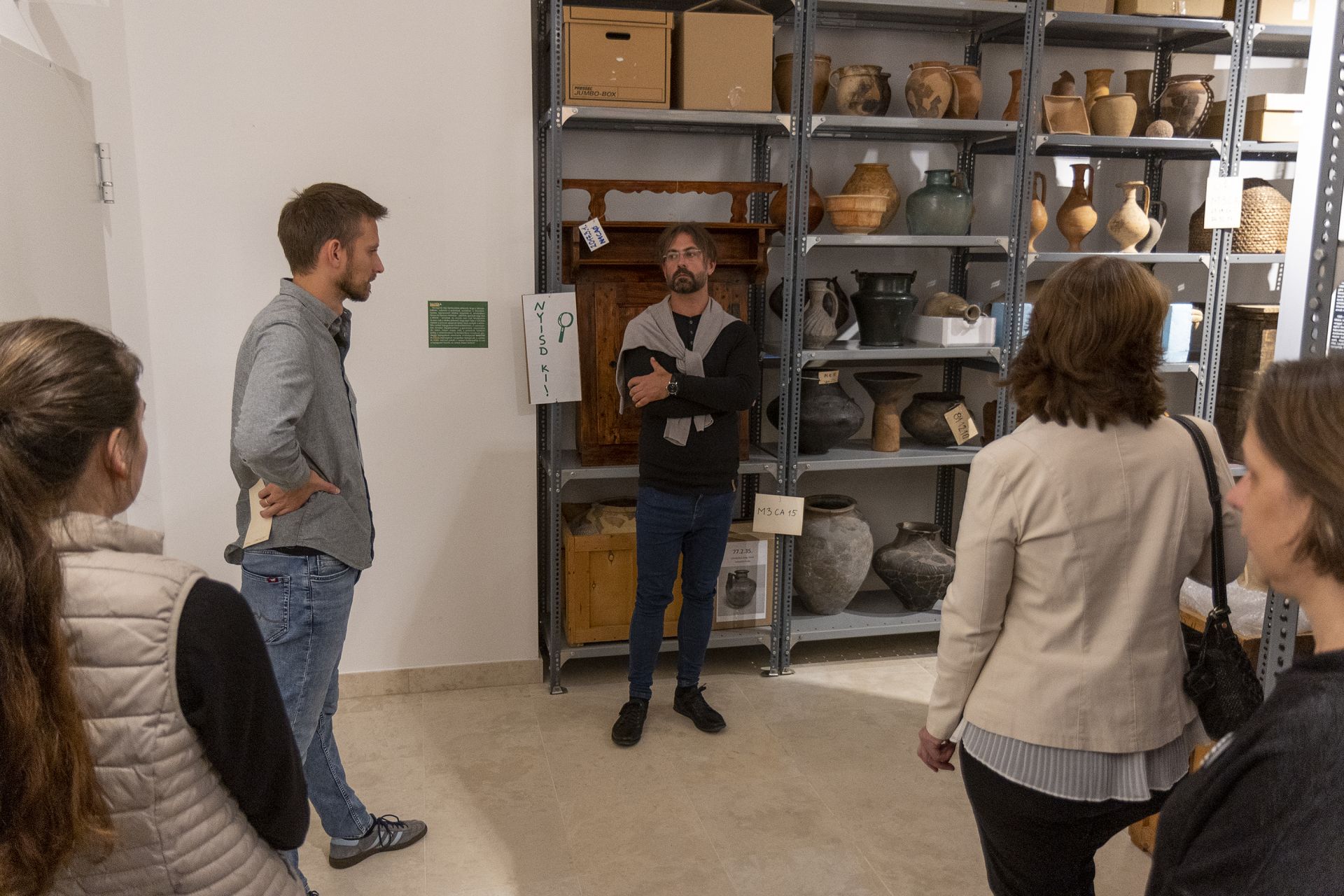 Tárlatvezetés a kiállításban