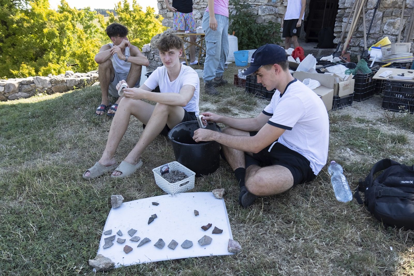 Az önkéntesek értékelik a talált leleteket