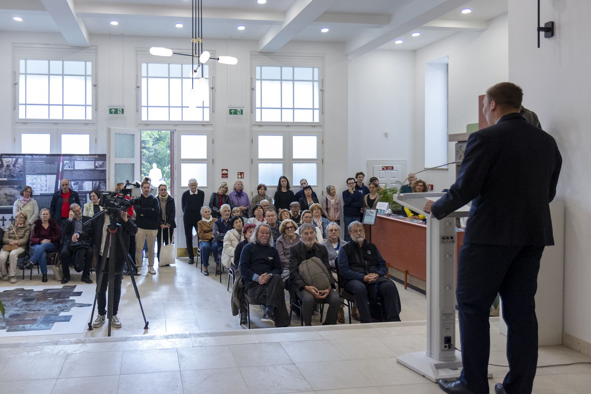 A megnyitó résztvevői 