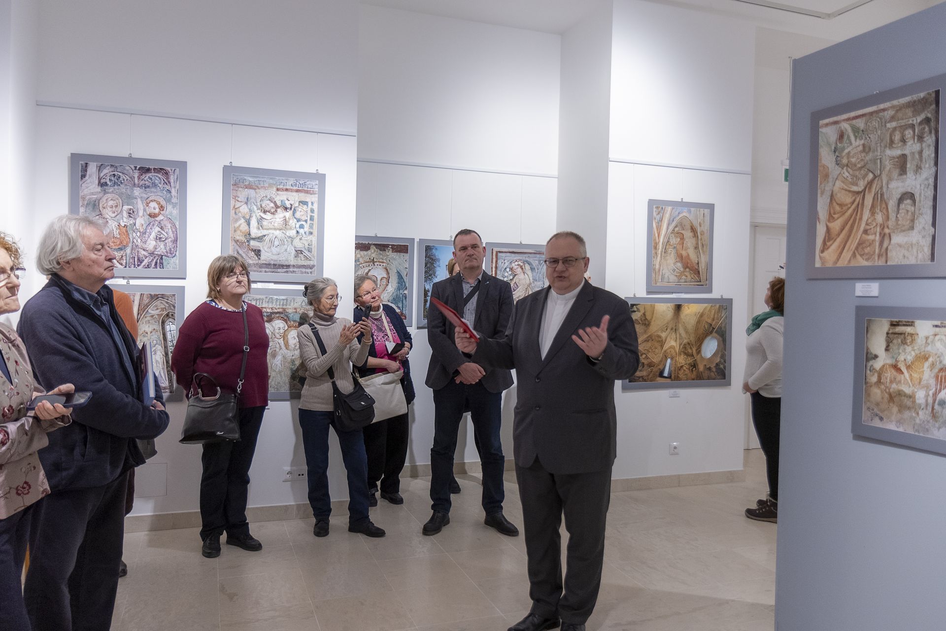 Lukácsi Zoltán tárlatvezetése