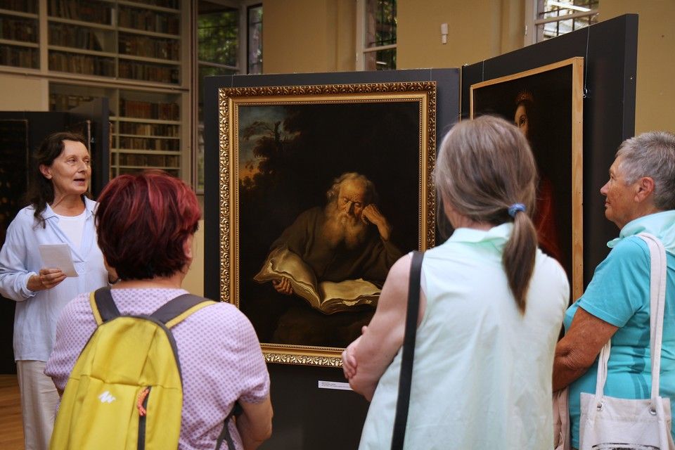 Tárlatvezetés - Tevesz Mária művészettörténész - Szentek és Angyalok kamara kiállítás