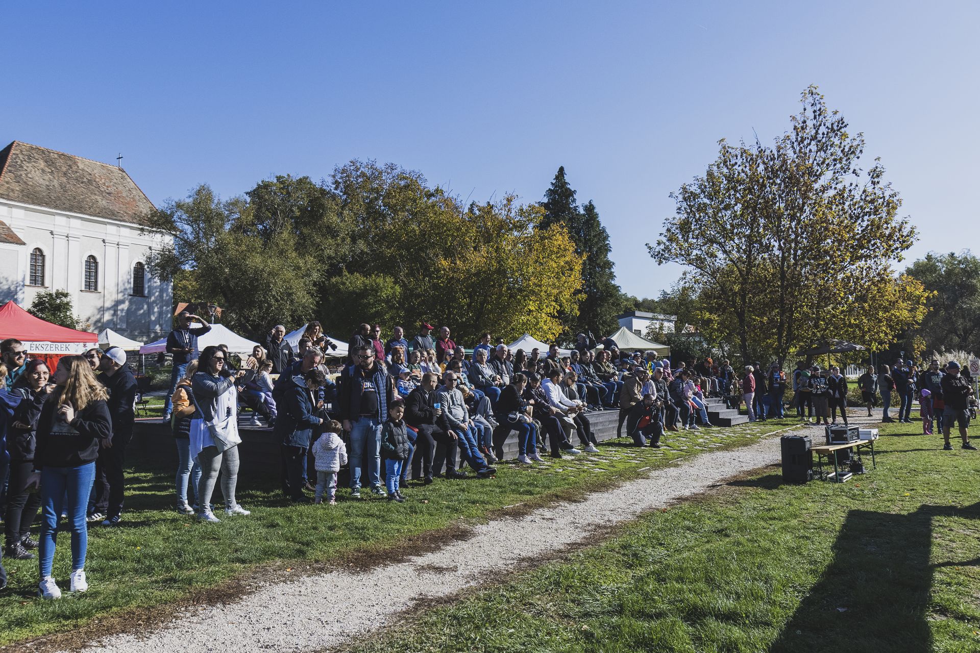 Nézők az eseményen
