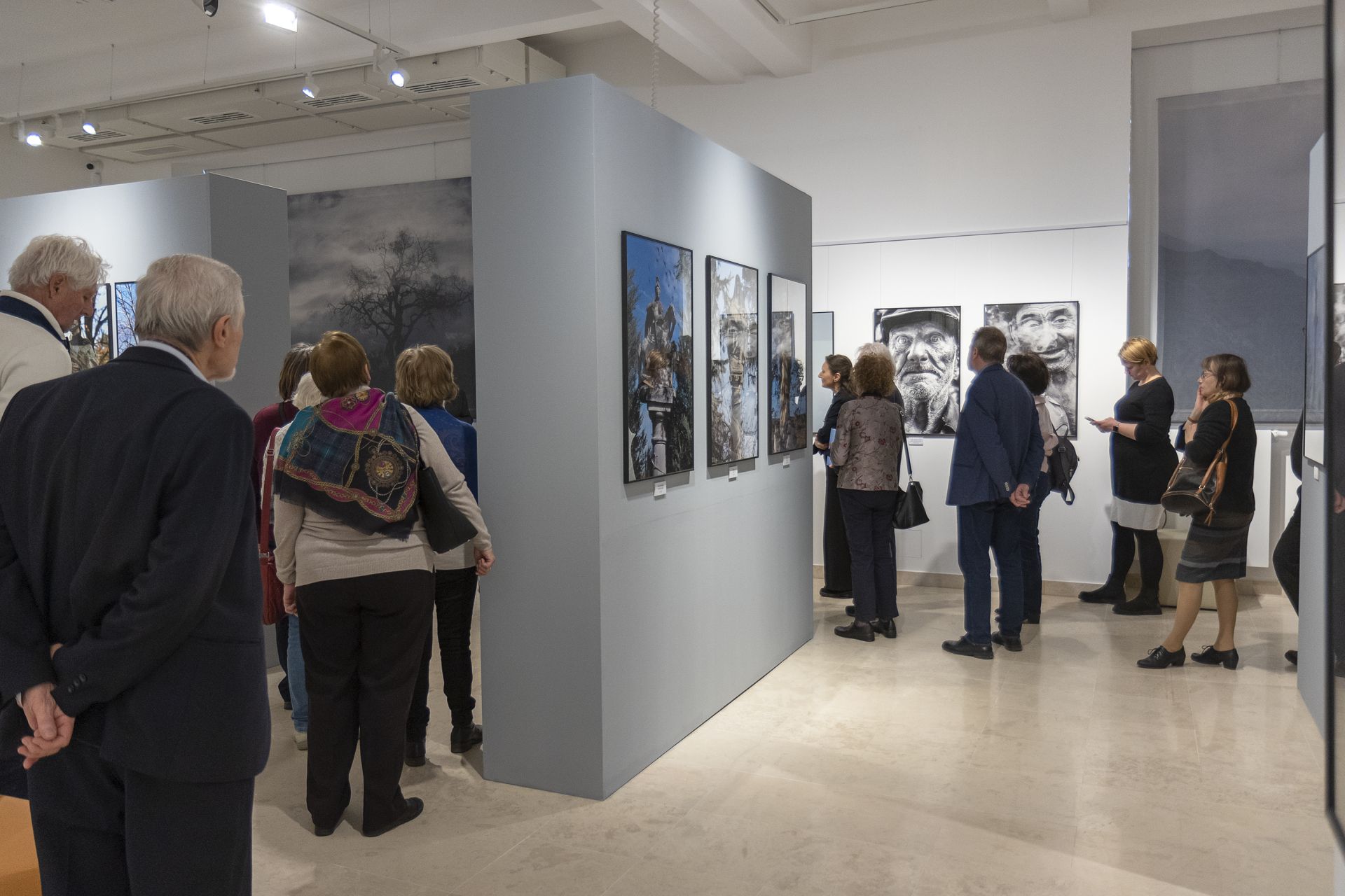 Lukácsi Zoltán tárlatvezetése