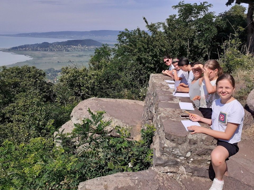 Kirándulás közben - Nyári napközis tábor a Laczkó Dezső Múzeumban