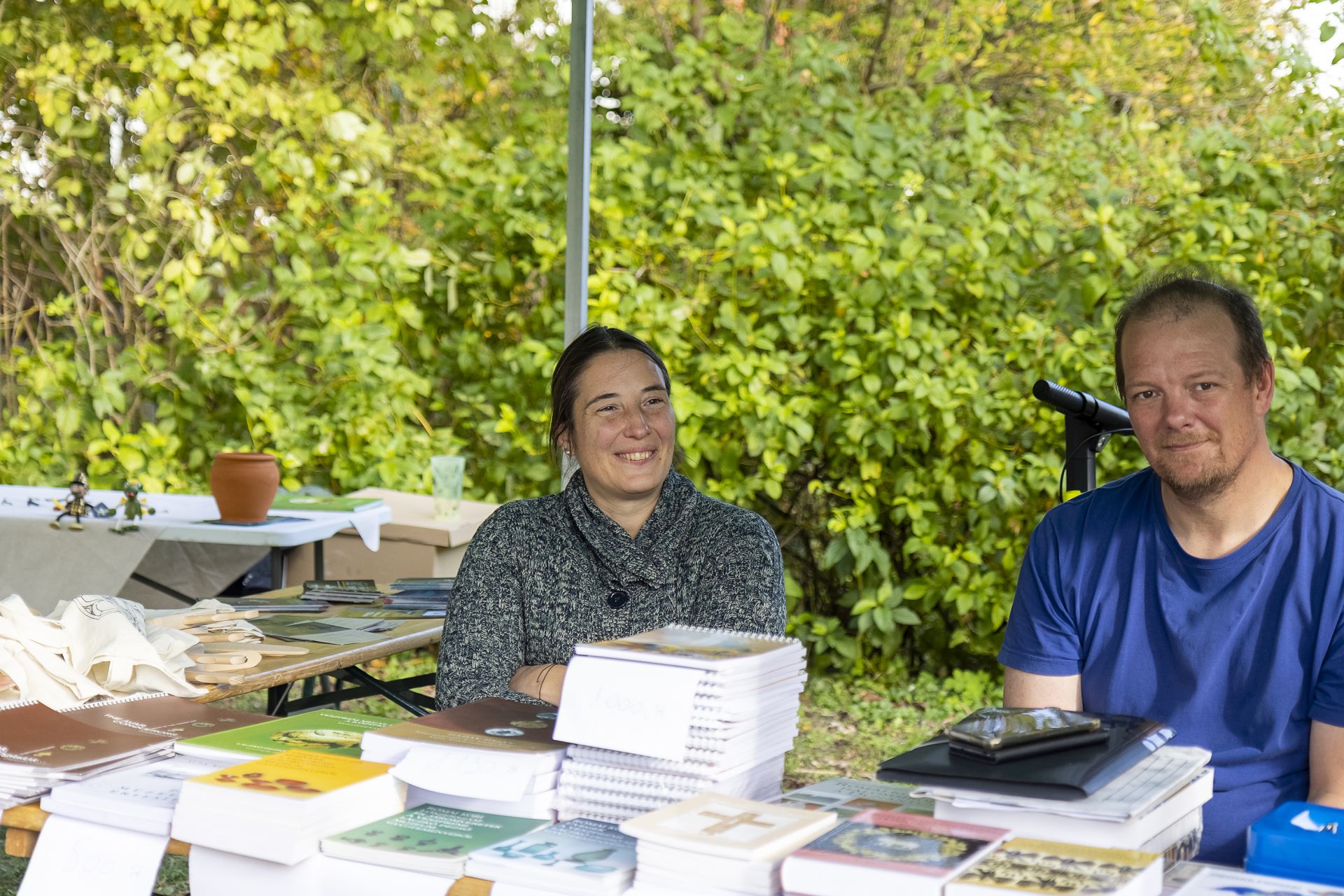A múzeum standján Szanyi Brigitta igazgató (balra)