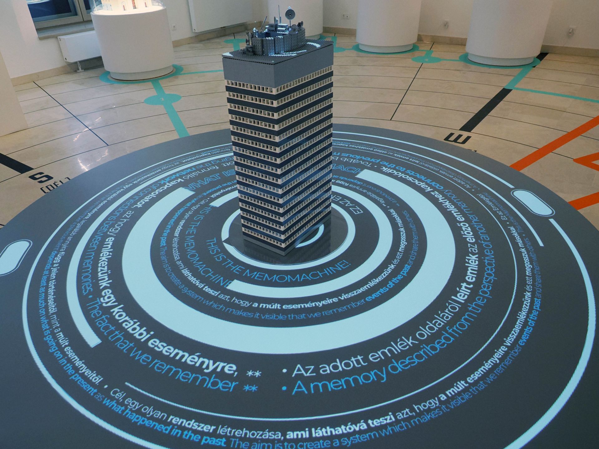 Az Emlékgép kiállítás enteriőr