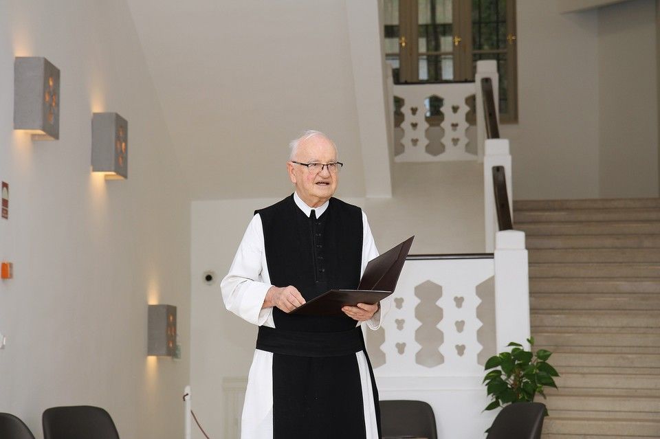 Marton Bernát ciszterci szerzetes megnyitó beszéde - Szentek és Angyalok kamara kiállítás