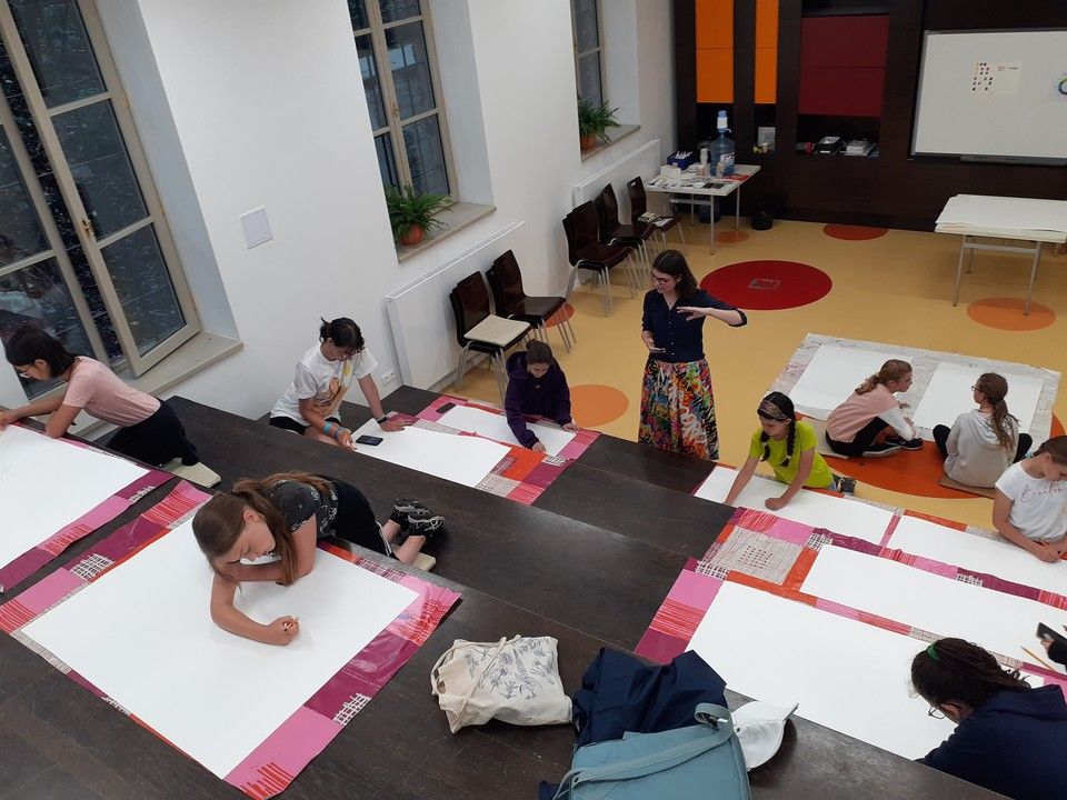 Alkotás közben a gyerekek - Nyári napközis tábor a Laczkó Dezső Múzeumban