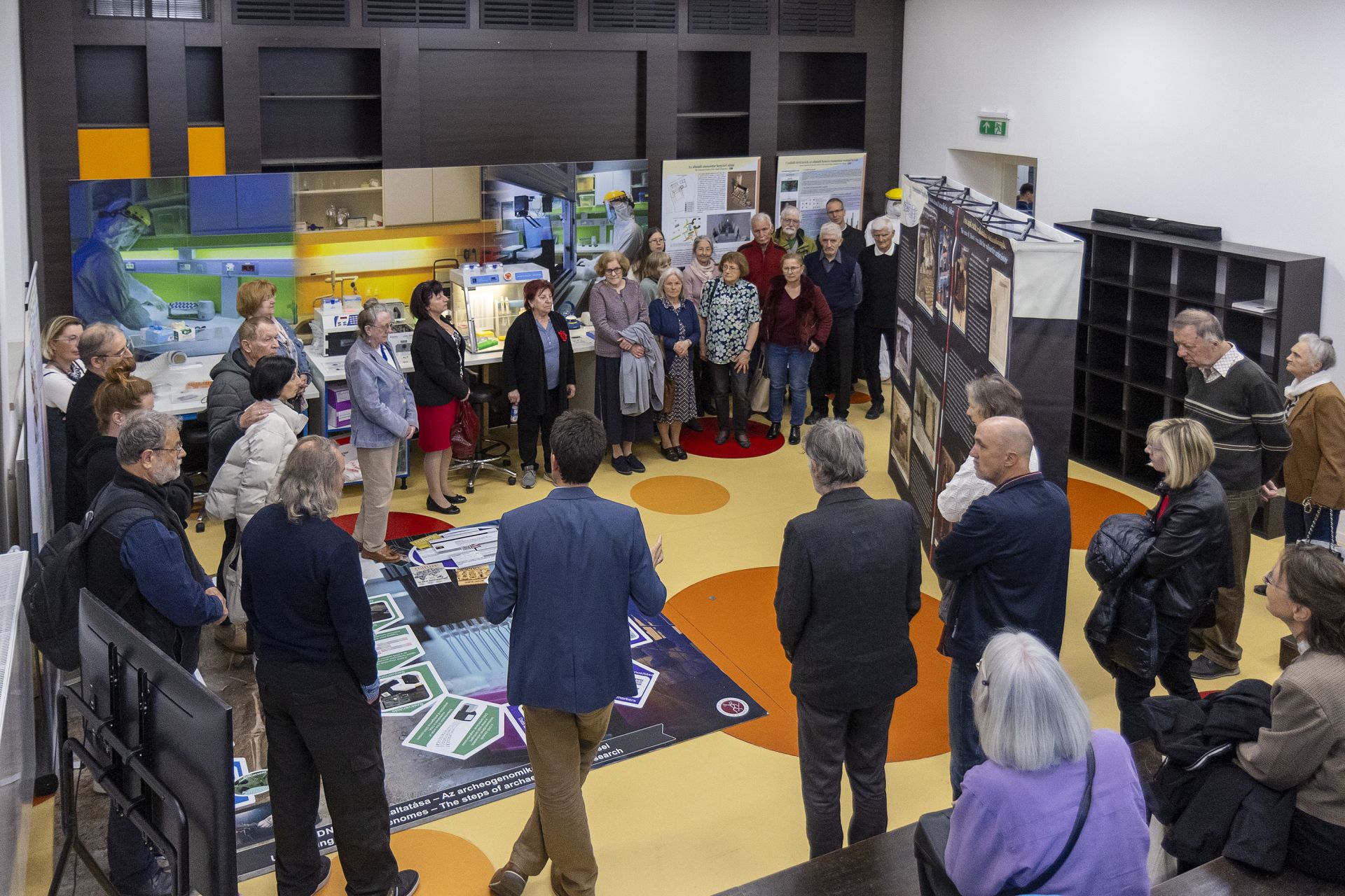 Az első tárlatvezetés 