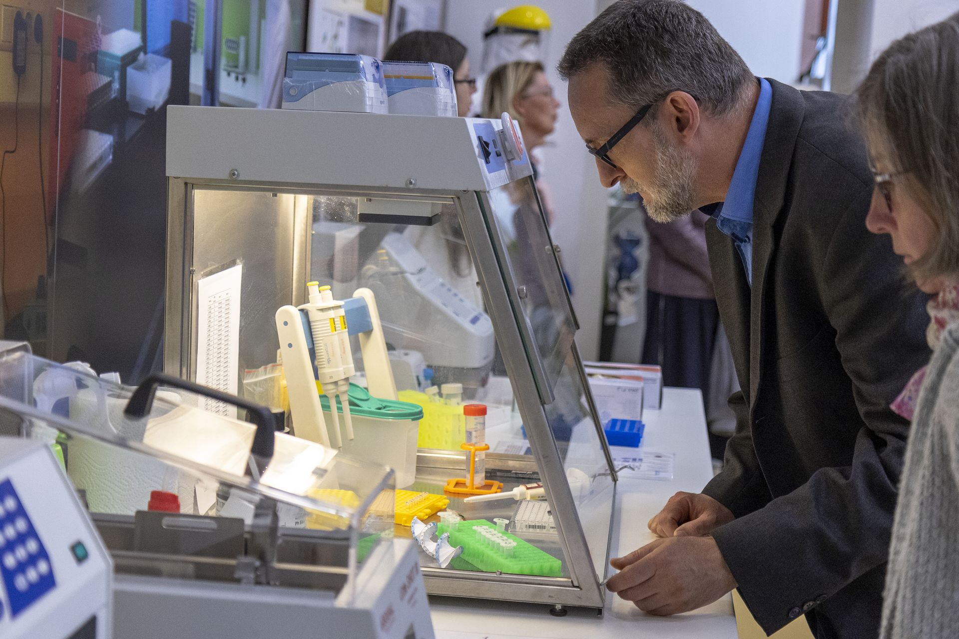 Pillantás a laborba 