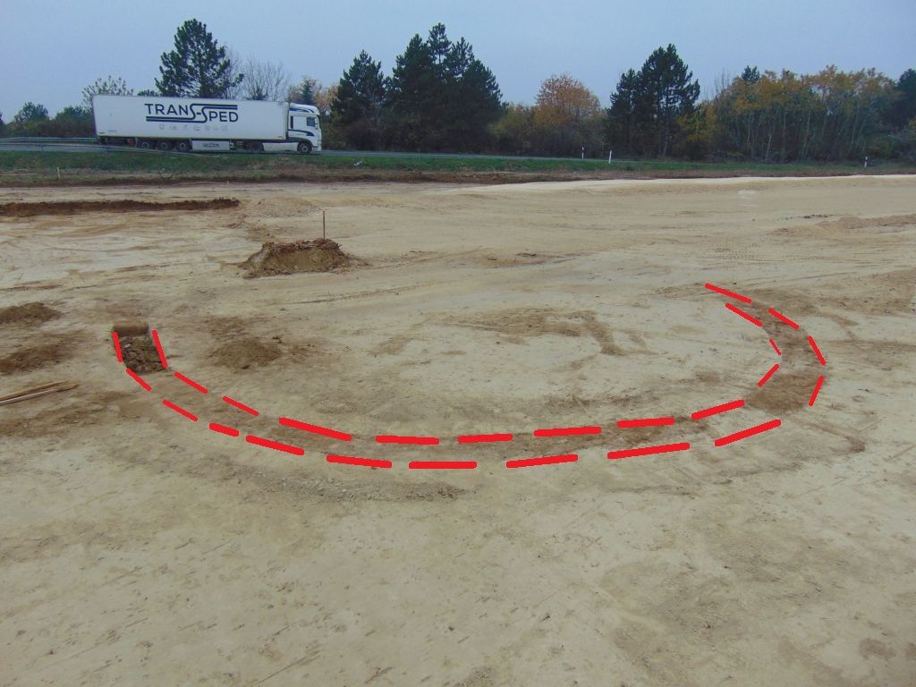 20 mm űrméretű német Flak légvédelmi gépágyú állások körítőárka