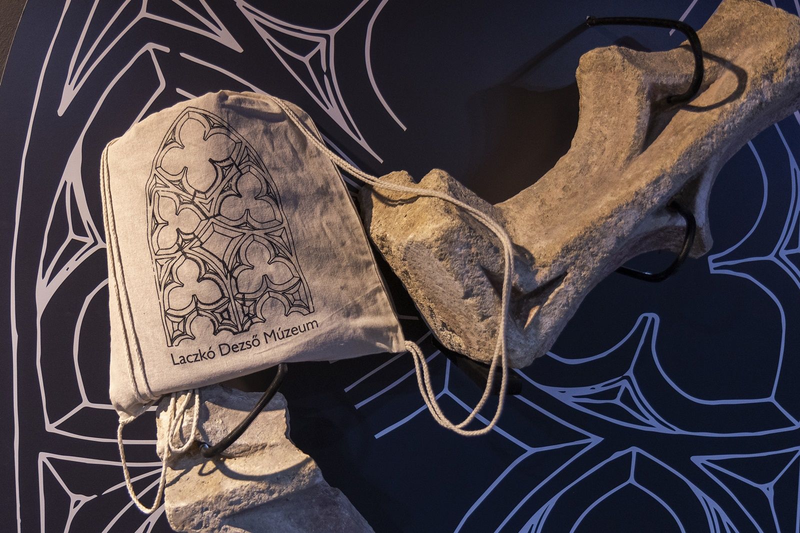 A Hősök Kapuja mintája alapján készült zsák