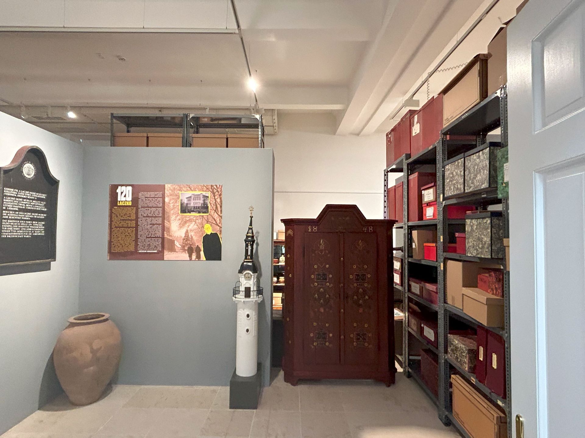 A kiállításban a Tűztorony makettje