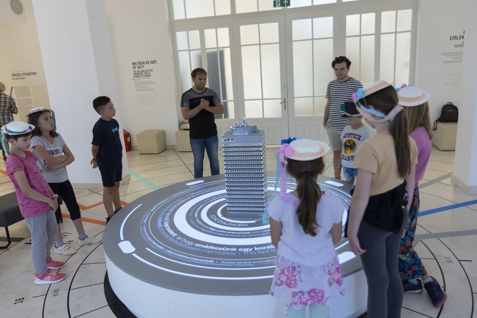Az Emlékgép kiállítás felfedezése