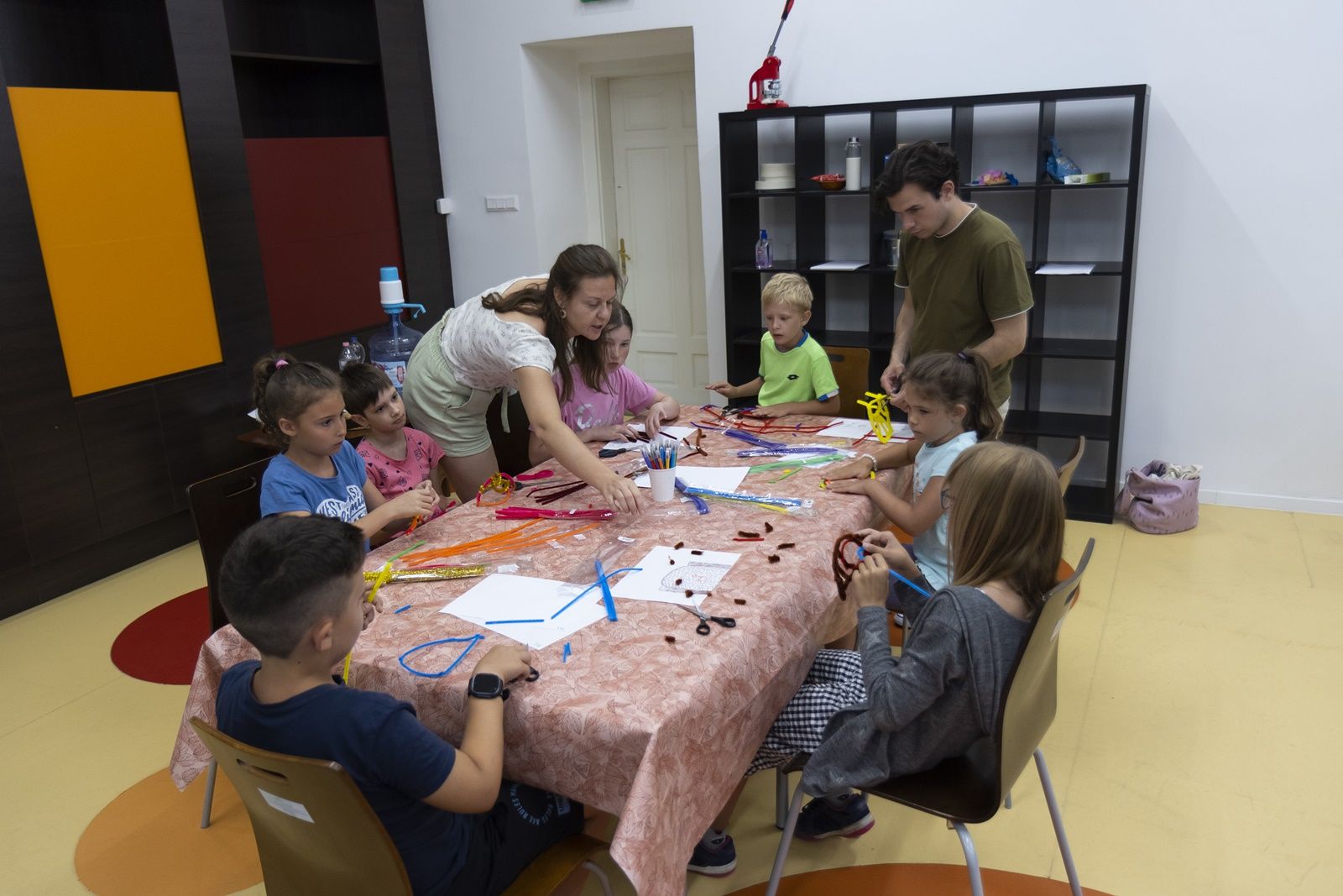 Kézműves foglalkozás a múzeumpedagógusokkal