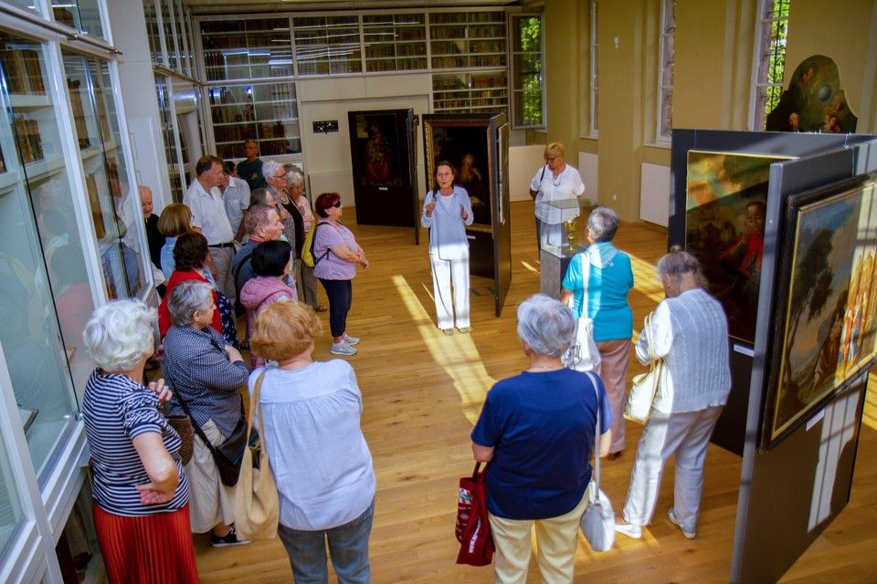 Tárlatvezetés - Szentek és Angyalok kamara kiállítás