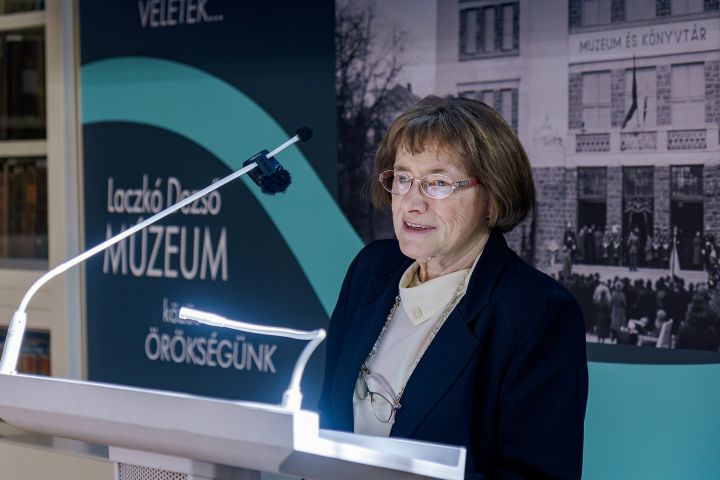 S.Dr. Lackovits Emőke