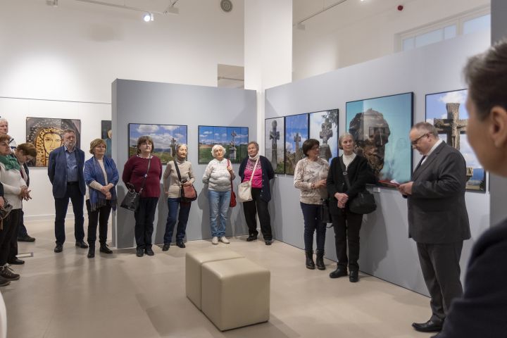 Lukácsi Zoltán tárlatvezetése 