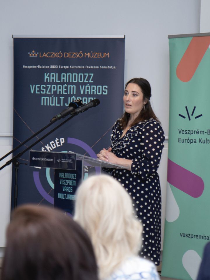 Péterváry-Szanyi Brigitta igazgató